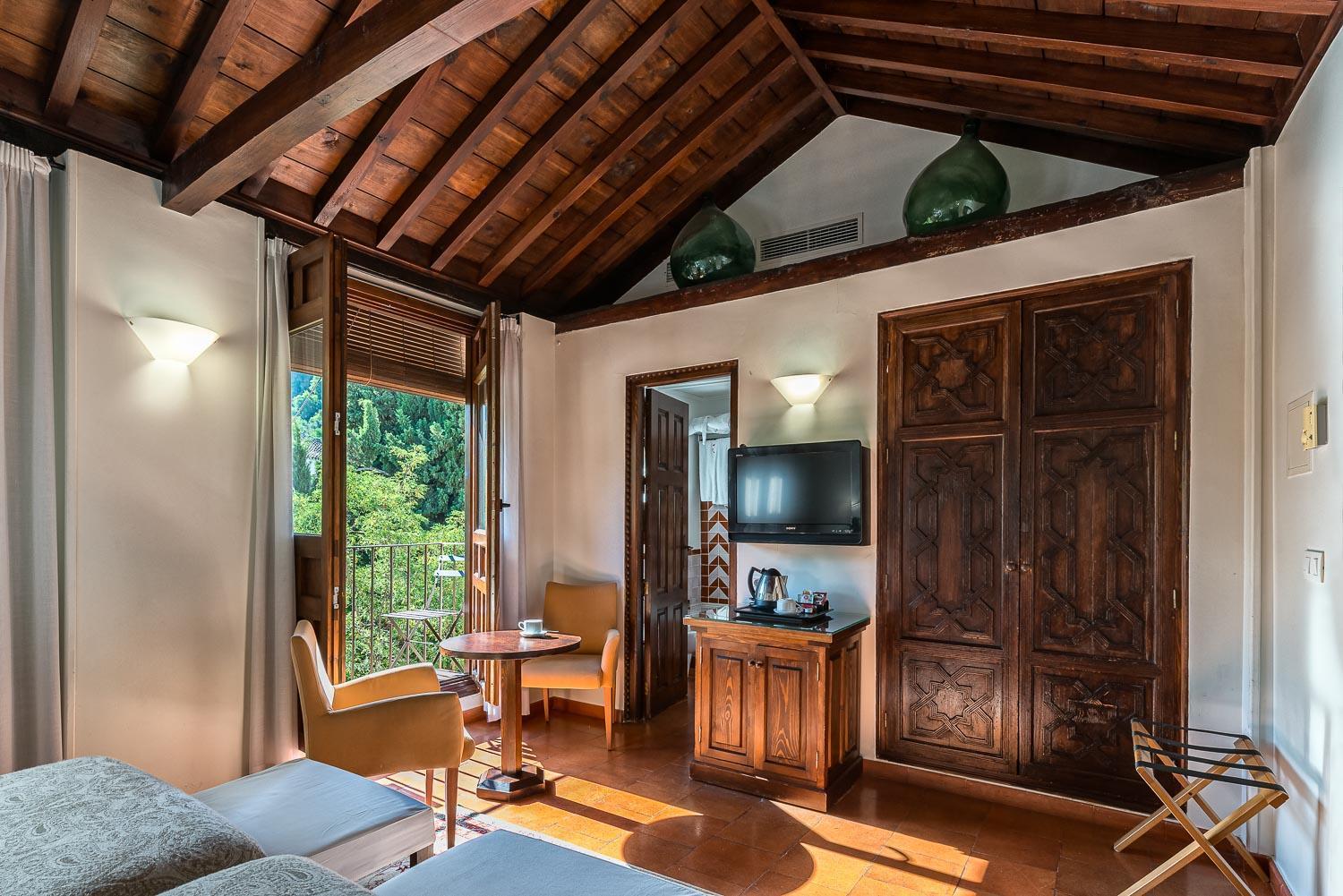 Executive Double or Twin Room lateral Alhambra view
