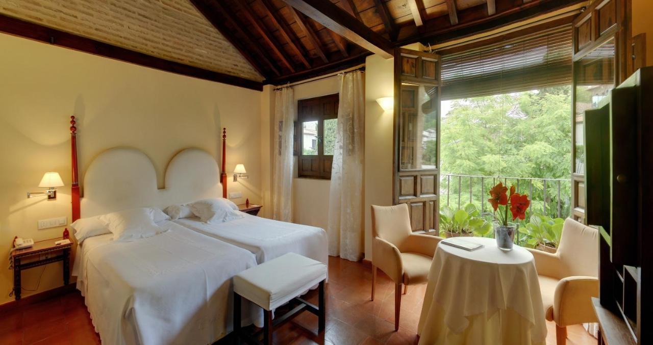 Executive Double or Twin Room lateral Alhambra view